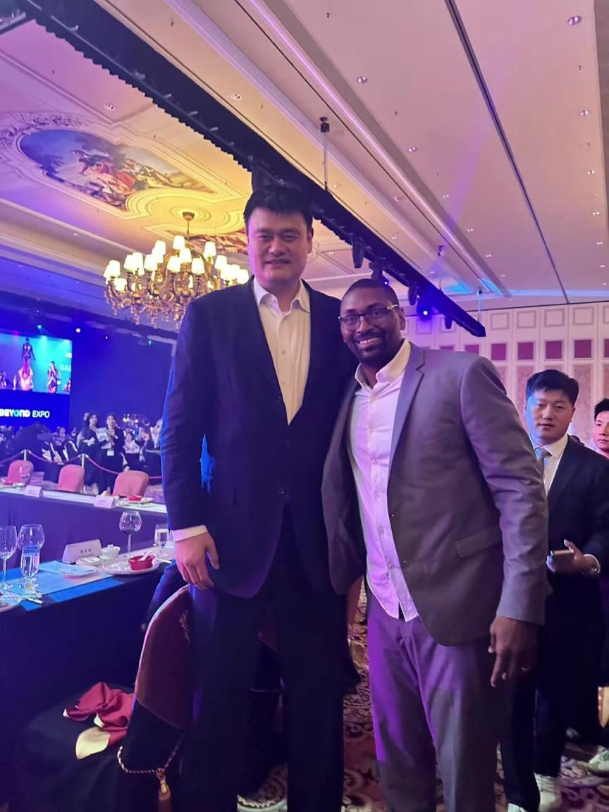 阿泰斯特曬與姚明合照：這是我最喜歡的隊友 姚??！